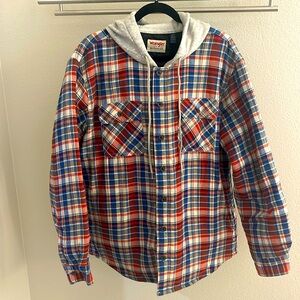 NWOT wrangler men’s button up w/ quilted interior and side pockets